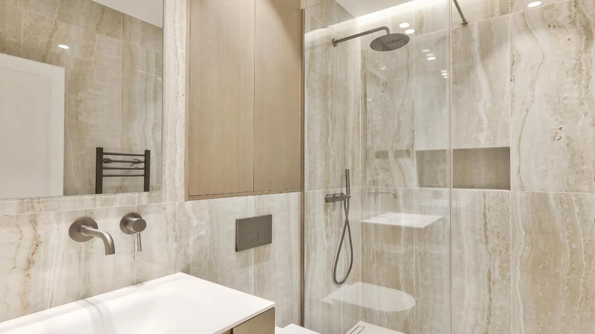 Urban Flat 191 - Luxury 3 Bedroom Apartment - Madeleine Paris France